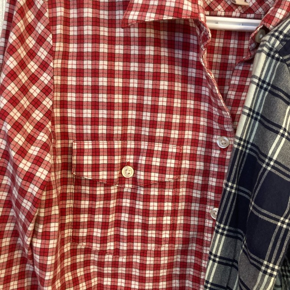 2 super soft Banana Republic Soft Wash Shirts - Picture 4 of 13